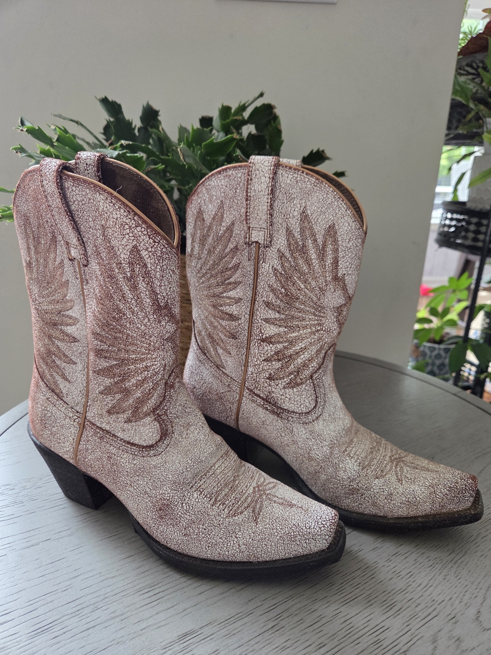 Ariat Goldie Distressed White Leather Western Boots Snip Toe Sz 6.5